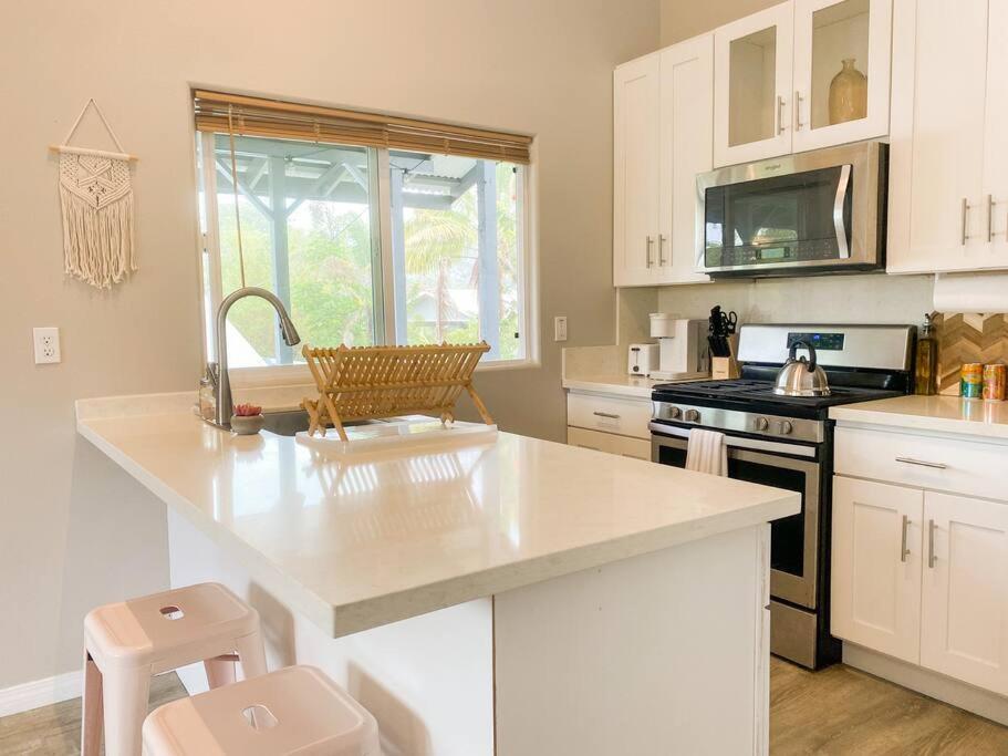 Hibiscus Hale, Full Kitchen, King Bed, Parking Appartement Keaau Buitenkant foto