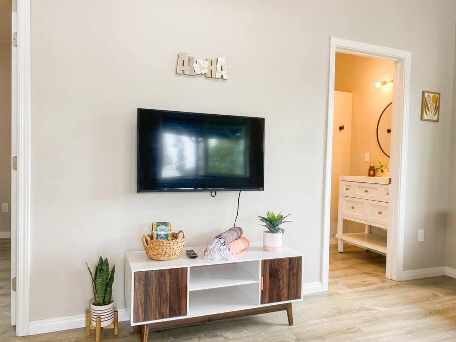 Hibiscus Hale, Full Kitchen, King Bed, Parking Appartement Keaau Buitenkant foto