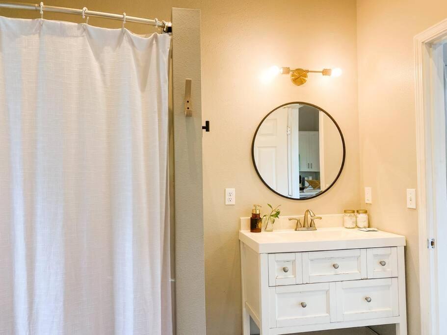 Hibiscus Hale, Full Kitchen, King Bed, Parking Appartement Keaau Buitenkant foto