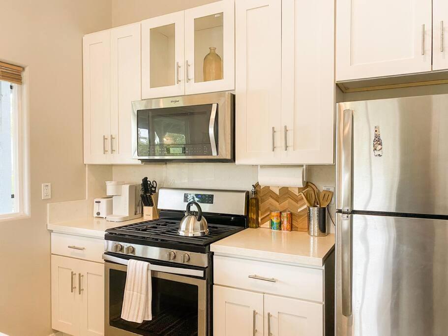 Hibiscus Hale, Full Kitchen, King Bed, Parking Appartement Keaau Buitenkant foto