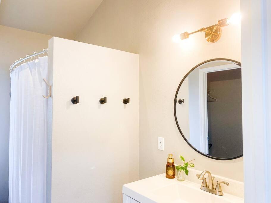 Hibiscus Hale, Full Kitchen, King Bed, Parking Appartement Keaau Buitenkant foto